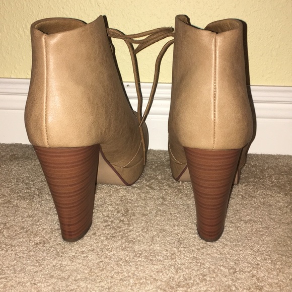 Lace-up platform heels - Picture 3 of 3